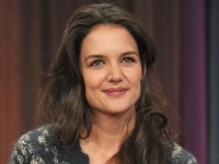 KATIE HOLMES SASVIM DRUGAČIJA: Visoke čizme ili gležnjače mnogima su nezaobilazna zimska obuća, ali ne i… (FOTO)