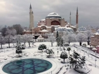 HAOS NA JUGU, SNIJEŽNA OLUJA ZATRPALA MILIONSKE GRADOVE: Totalni kolaps u saobraćaju, vojska i spasilačke ekipe dopremaju hranu (FOTO, VIDEO)