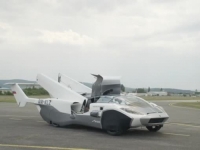 IMPRESIVNI PRIZORI: Pogledajte kako se u zraku 'snalazi' leteći automobil kompanije Klein Vision AirCar s BMW motorom (FOTO, VIDEO)