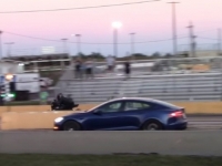 ODGOVOR JE NA SNIMKU: Može li električni Harley-Davidson protiv najbrže Tesle? (VIDEO)