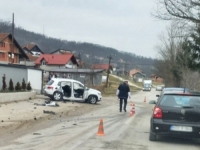 NEOPREZNOST SA OPASNIM POSLJEDICAMA: Pogledajte snimak saobraćajne nesreće u Zavidovićima, pričinjena velika materijalna šteta (VIDEO)