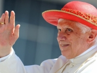 INICIJATIVA AKTIVISTKINJA: 'Ratzinger treba prestati koristiti titulu papa i ime Benedikt'