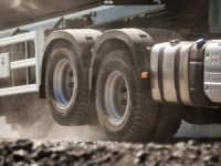 KUĆE PUTUJUĆE: Znate li zašto kamioni ponekad imaju podignute točkove? (VIDEO)