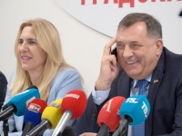 'E, DRAGANE, MILE JE': Urnebesna pres-konferencija u Banjoj Luci; Usred obraćanja medijima, Dodik se javio Čoviću na telefon (VIDEO)