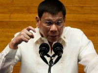 DUTERTE NAREDIO: 'Ukoliko osoba koja nije vakcinisana napusti svoj dom i odbije zadržavanje, policajac ima ovlasti...'