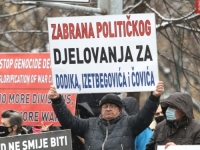 'SB' NA PROTESTIMA GRAĐANA U SARAJEVU: Traže se ostavke Izetbegovića, Dodika i Čovića (FOTO)