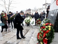 'SB' NA LICU MJESTA: U Sarajevu se obilježava Međunarodni dan sjećanja na žrtve holokausta, pogledajte kako je bilo na jevrejskom groblju 'Borak' (FOTO)