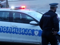 UŽAS U BiH: Muškarac pucao u sebe, na terenu policija i Hitna pomoć