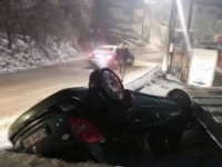 KASNO SINOĆ, U SARAJEVU: Prevrnuo se automobil i udario u trafostanicu, vozač...