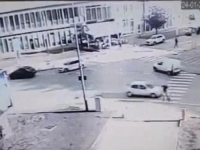 DRAMATIČAN SNIMAK IZ ZADRA: Auto se nije zaustavljao, a muškarac sa psom... (VIDEO)