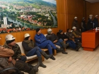 ZENIČKI RUDARI PROTESTOVALI ISPRED GRADSKE UPRAVE: 'Na ovo nas je natjerala glad...'