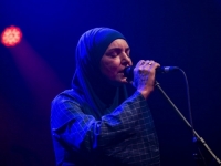 PJEVAČICA U JARKIM BOJAMA: Sinéad O'Connor objasnila zašto je bila u rozom na sahrani sina (FOTO)