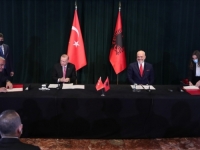 ERDOGAN SE VRAĆA KUĆI PJEVAJUĆI: U Tirani potpisano sedam sporazuma o saradnji između Turske i Albanije