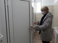 I ZA SUZE I ZA SMIJEH: Gradonačelnica u Srbiji se na Facebooku pohvalila da je svečano otvorila WC u školi