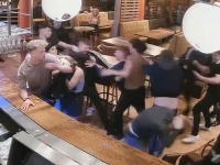 NASILNIČKO PONAŠANJE U BH. GRADU: Uništili inventar fast fooda, stolicama i palicama pretukli jednu osobu