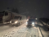 OBILNE SNJEŽNE PADAVINE U TURSKOJ: Spašeno 2.000 ljudi zarobljenih na autoputu, podijeljeni su paketi s hranom… (VIDEO)