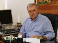 OVAKO JE SENATOR I ODBORNIK SNSD-a NAPAO NOVINARKU I UREDNIKA 'CAPITALA': 'Ma daj mala jedi g**na, mrš u p***u materinu, ti pričaš o sukobu j**o ti Vukelić mater'