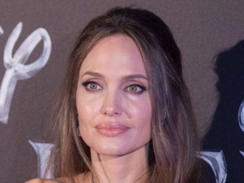 KRALJICA MINIMALIZMA: Angelina Jolie godinama koristi iste modne komade, a od jednog ne odustaje (FOTO)