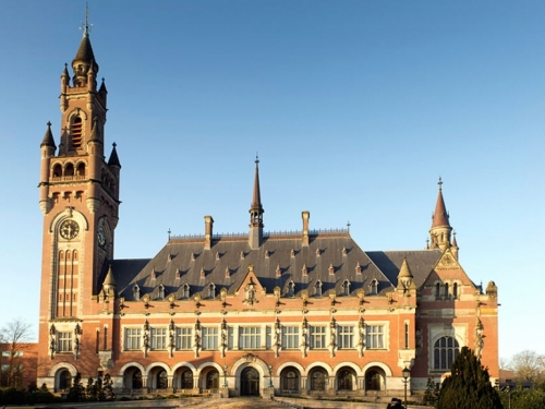 MEĐUNARODNI TUŽILAC PRATI ZVECKANJE ORUŽJEM: Može li se sud u Haagu umiješati u situaciju u Bosni i Hercegovini