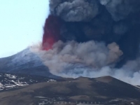 ETNA PONOVO ERUPTIRALA: Izbacila oblak pepela 12 kilometara u zrak