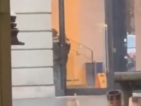DRAMA U AMSTERDAMU: Naoružan muškarac uzeo taoce u trgovini Applea (FOTO, VIDEO)