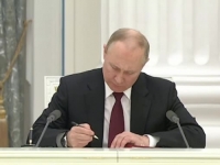PUTIN UŽIVO POTPISAO ODLUKU KOJE SU SE SVI BOJALI: 'Trebao sam davno ovo napraviti!' (VIDEO)