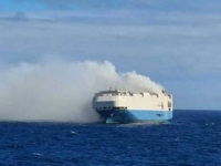 USRED ATLANTIKA: Zapalio se brod pun skupocjenih porschea, audija i lamboghinija