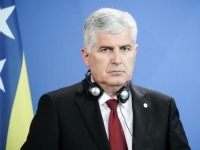 ČOVIĆEV PORTAL BRANI 'NAŠ USTAV': 'Komšić, Đonlagić, Džaferović…su retrogradni unitaristi!' 