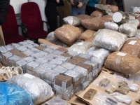 VELIKA ZAPLJENA: U stanu otkrili centar za distribuciju gotovo svih vrsta droge, uhapšeni...