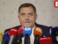TON, SLIKA I NEPRILIKA: Pogledajte kako je Dodik dočekan ispred NSRS-a (VIDEO)