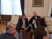 IZ DODIKOVOG KABINETA PRIZIVAJU RAT: 'Nastavljamo sa prenošenjem nadležnosti!'