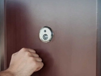 POLICIJA MU ZAKUCALA NA VRATA: Dan ranije izašao iz izolacije, prijeti mu kazna do 4.000 maraka…