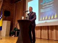 IZETBEGOVIĆ SA SVEČANE TRIBINE U MALMEU: 'Nikada više niko neće vladati nad nama i nikada više naši sinovi ne smiju ginuti za druge'