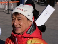 LEGENDARNI JACKIE CHAN NOSIO OLIMPIJSKI PLAMEN, PA SE POŽALIO: 'Ustao sam u četiri ujutru'