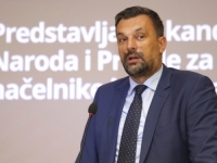 'HERCEB-BOSANSKI' JURIŠNICI NAPALI KONAKOVIĆA: 'Unitaristički lažljivac hvata se za slamku!' 