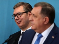 DA LI JE PODRŠKA LIDERA SRBIJE ŽRTVA ILI OBAVEZA: Ovo su tri razloga zbog kojih se Vučić neće odreći Dodika 