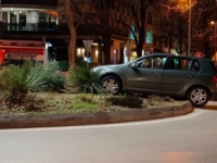 NA RONDOU LJUBAVI, VOZAČI SU OSTALI: Pogledajte razgovor vozača sa policijom u Mostaru nakon što je automobilom završio na kružnom toku… (VIDEO)