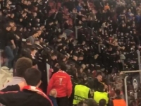 PROKLJUČALO U SEVILLI: Izbila tučnjava na stadionu, specijalci upali na tribinu s BBB-ima (VIDEO)