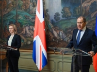 PODOFICIR I DŽENTLMEN: Lavrov napustio press sa svojom kolegicom iz Velike Britanije