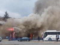 VELIKI POŽAR NA AUTOBUSKOJ STANICI U SARAJEVU: Brojne vatrogasne ekipe na terenu, sumnja se da...