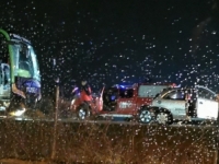 STRAVIČNA SAOBRAĆAJNA NESREĆA: Dvije osobe poginule u sudaru autobusa i automobila kod Zenice