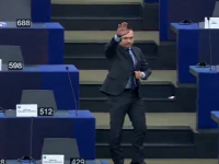 SKANDAL U EVROPSKOM PARLAMENTU: Zastupnik iz Bugarske nacistički salutirao i vrijeđao kolege (VIDEO)