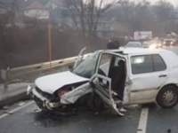 TEŠKA NESREĆA U TUZLI: U sudaru tri automobila povrijeđene...