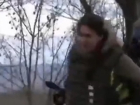 PROCURIO VIDEO: Pogledajte kako je ukrajinski ministar spašavao živu glavu nakon što su oko njega počele padati granate...