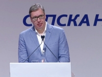 ŠTA SE ONO NA OTOCI SJAJI: Vučićev predizborni slogan osvanuo i u glavnom gradu BiH! (FOTO)