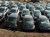 KUPILI PA BANKROTIRALI: Primjerci BMW-a i3 ostavljeni na otvorenom i prepušteni... (VIDEO)
