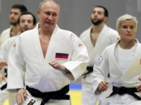 OSTAT ĆE MU SAMO POJAS ZA SPAŠAVANJE: Nakon crnog pojasa u džudu, Putinu oduzet...