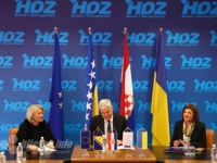 ČOVIĆEVA DIMNA BOMBA: Nakon sjednice Predsjedništva HDZ-a medijima se obratio ispred ukrajinske zastave