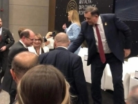 NAKON JEDNOG RUKOVANJA: 'OHR još uvijek poput 'psa koji laje, a ne ujeda''
