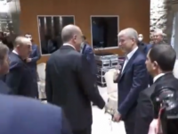 SRDAČAN SUSRET STARIH SPORTSKIH PRIJATELJA: Erdogan i Ambramovič u dobrom raspoloženju (VIDEO)